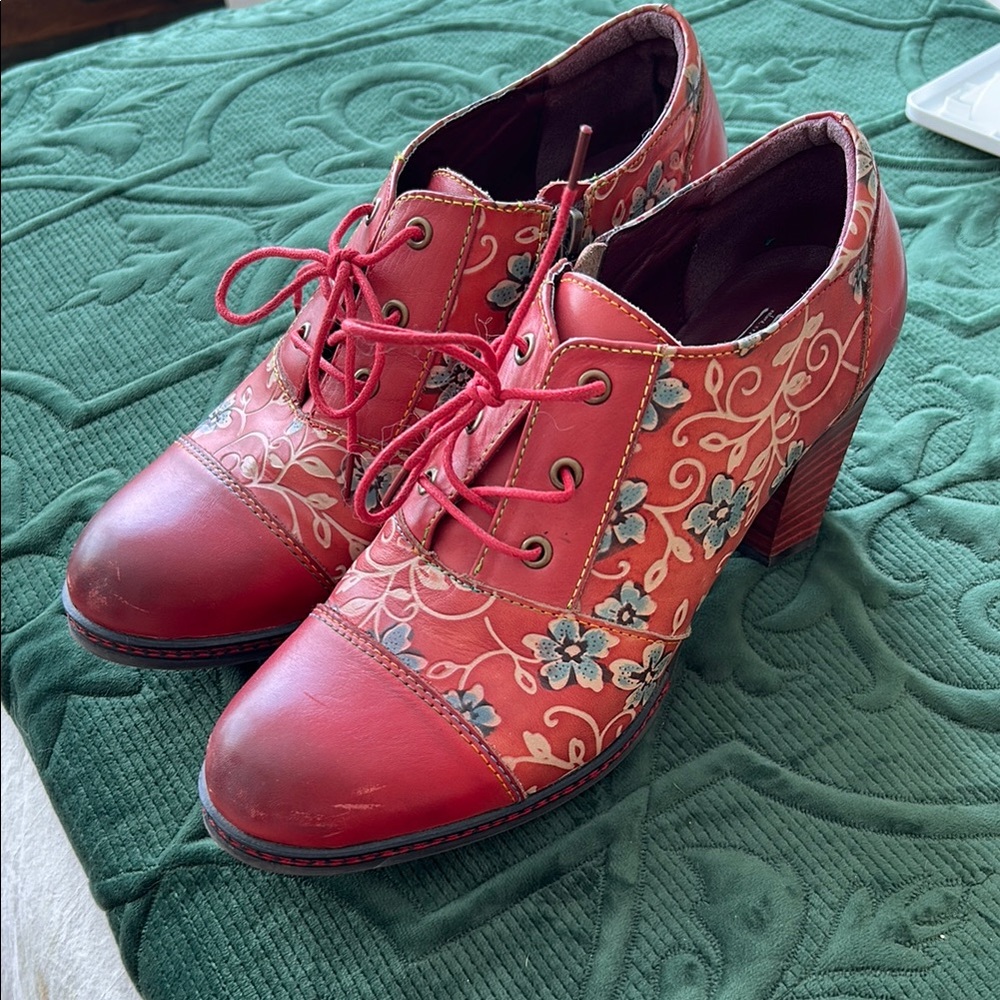 L’Artiste by Spring Step Floral Red Leather Shoes